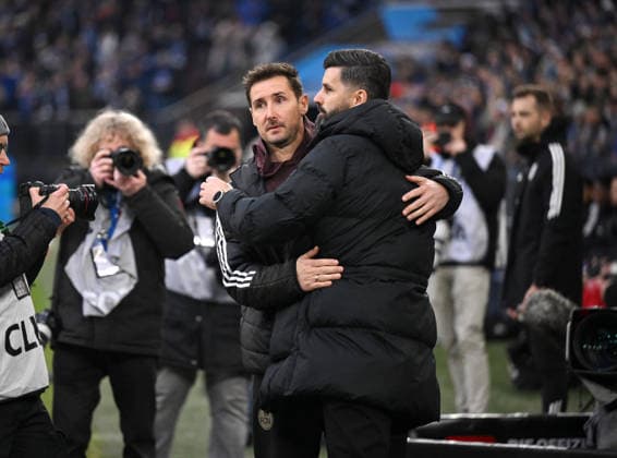 Coach Miroslav Klose 1 FC Nuernberg greets coach Miron Muslic FC Schalke 04 14 12 2025, Soccer 2 Bundesliga, Season 2025 2026, 16 Matchday, FC Schalke 04 1 FC Nürnberg 1 0 DFL regulations prohibit any use of photographs as image sequences and or quasi video Gelsenkirchen Veltins Arena Nordrhein Westfalen Germany Team2