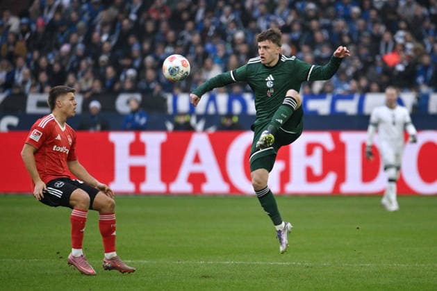 Vitalie Becker FC Schalke 04 14 12 2025, Fußball 2 Bundesliga, Saison 2025 2026, 16 Spieltag, FC Schalke 04 1 FC Nürnberg 1 0 DFL regulations prohibit any use of photographs as image sequences and or quasi video Gelsenkirchen Veltins Arena Nordrhein Westfalen Germany Team2