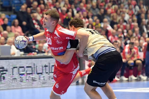 Uladsislau Kulesch MT Melsungen 20 on the ball , Lars Mitchell Kooij Bergischer HC 15 , GER, MT Melsungen Bergischer HC, Handball, 1 Bundesliga, Matchday 17, Season 2025 2026, 14 12 2025, GER, MT Melsungen Bergischer HC, Handball, 1 Bundesliga, Matchday 17, Season 2025 2026, 14 12 2025 Kassel Copyright: xEibner-Pressefotox xRolandxSippelx EP_RSL