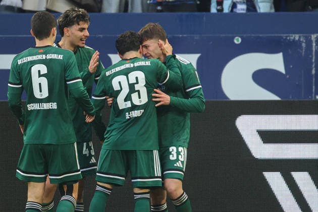2 Bundesliga FC Schalke 04 1 FC Nürnberg on 14 12 2025 in the Veltins Arena on Schalke Cheering, goal celebration, goal scorer, goal scorer Vitalie Becker Schalke 33 cheers after his goal to 1 to 0 with the team including Ron Schallenberg Schalke 6 and Soufiane El Faouzi Schalke 23 MH