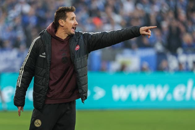 2 Bundesliga FC Schalke 04 1 FC Nürnberg on 14 12 2025 at the Veltins Arena in Schalke Coach Miroslav Miro Klose Nuernberg gives loud instructions MH