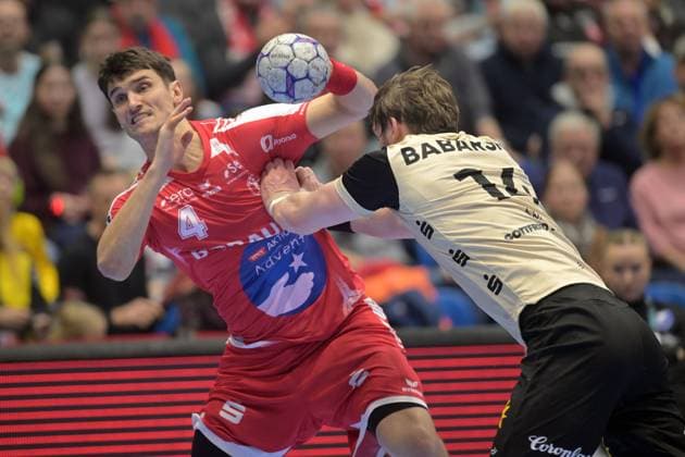 Nikolaj Enderleit MT Melsungen 4 on the ball , Gerdas Babarskas Bergischer HC 14 , GER, MT Melsungen Bergischer HC, Handball, 1 Bundesliga, Matchday 17, Season 2025 2026, 14 12 2025, GER, MT Melsungen Bergischer HC, Handball, 1 Bundesliga, Matchday 17, Season 2025 2026, 14 12 2025 Kassel Copyright: xEibner-Pressefotox xRolandxSippelx EP_RSL