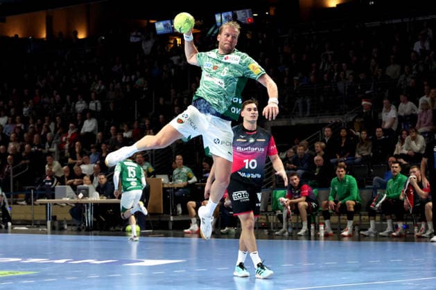 DEU, DHB, 1 HBL, Fuechse Berlin vs. Wetzlar, 14 12 2025, Max Schmeling Halle, Berlin, DEU, DHB, 1 HBL, Fuechse Berlin vs. Wetzlar, in the picture Max Darj Fuechse Berlin 5 , Josip Simic HSG Wetzlar 10 nordphotoxGmbHx xEngler nph00076