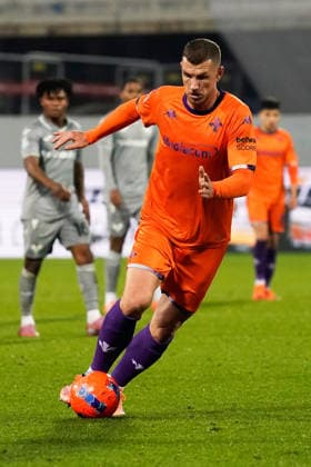 Fiorentina s Edin Dzeko in action during the Serie A soccer match between Fiorentina and Verona at the Artemio Franchi stadium in Florence, center of Italy - Sunday, December 14, 2025. - Soccer  Copyright: xMarcoxBucco LaxPressex