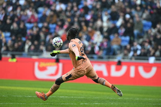 Football : Olympique Lyonnais v LE Havre - Ligue 1 - 14 12 2025 Mory Diaw goalkeeper of Le Havre during the French league 1 match between Olympique Lyonnais and LE Havre at Groupama Stadium Decines Charpieu Lyon France on December 14, 2025 LYONFrance  Copyright: xMouradxAllilix