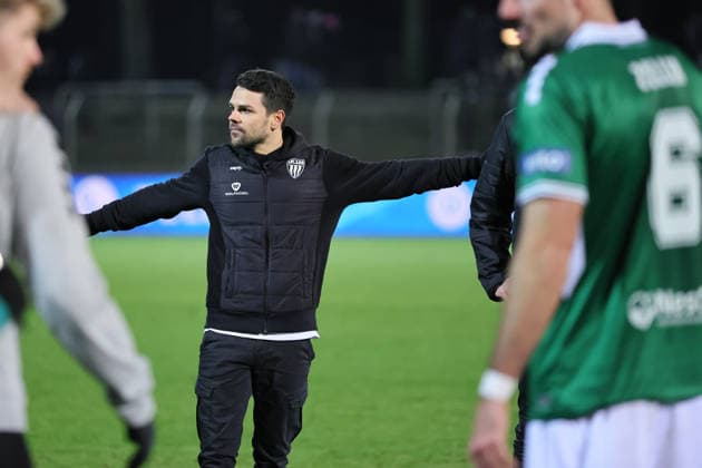 14 12 2025, Soccer, Gentlemen, Third parties League, 18 Matchday 3 League Season 2025 2026 FC Schweinfurt 05 TSV Havelse team manager Victor Kleinhenz FC Schweinfurt 05 After Played in Crew circle Schweinfurt Riedel Construction Arena in Sachs Stadio Bavaria Under Swiss francs Germany
