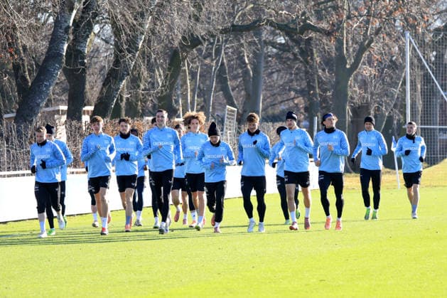 DEU, DFL, 2 FBL Hertha BSC, Training, 15 12 2025, Sportforum, Berlin, DEU, DFL, 2 FBL Hertha BSC, Training, im Bild Hertha Spielerkreis, DFL regulations prohibit any use of Photographs as image sequences and or quasi video nordphotoxGmbHx xEngler nph00076