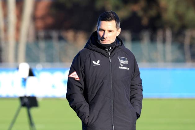 DEU, DFL, 2 FBL Hertha BSC, Training, 15 12 2025, Sportforum, Berlin, DEU, DFL, 2 FBL Hertha BSC, Training, im Bild Cheftrainer Stefan Leitl Hertha BSC Berlin DFL regulations prohibit any use of Photographs as image sequences and or quasi video nordphotoxGmbHx xEngler nph00076