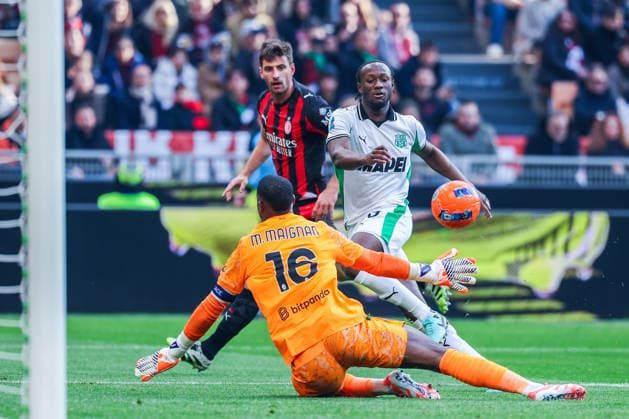 Mike Maignan of AC Milan scores a goal during Serie A 2025 26 football match between AC Milan and US Sassuolo at San Siro Stadium in Milan  Copyright: xFabrizioxCarabelli IPAxSportx xipa-agency.netx xx IPA_69186288 IPA_Agency_IPA69186288