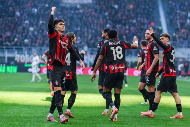 Davide Bartesaghi of AC Milan celebrates with his teammates after scoring a goal during Serie A 2025 26 football match between AC Milan and US Sassuolo at San Siro Stadium in Milan  Copyright: xFabrizioxCarabelli IPAxSportx xipa-agency.netx xx IPA_69186603 IPA_Agency_IPA69186603