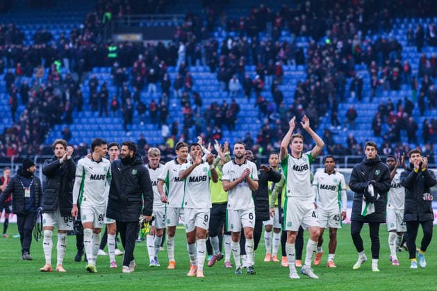 CALCIO - Serie A - AC Milan vs US Sassuolo US Sassuolo players greets the fans at the end of the match during Serie A 2025 26 football match between AC Milan and US Sassuolo at San Siro Stadium in Milan Milan Italy  Copyright: xIPAxSport ABACAx
