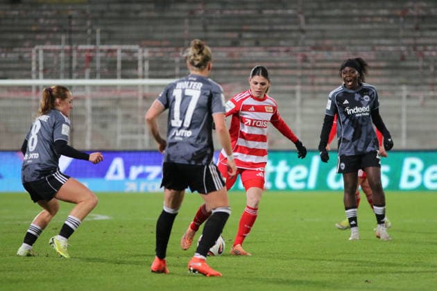 15 12 2025 Soccer Women 2025 2026 Google Pixel Women Bundesliga 13 Matchday 1 FC Union Berlin SG Eintracht Frankfurt Stadion an der alten Försterei Berlin Eileen Campbell Union, 10, red on the ball Berlin Berlin Germany