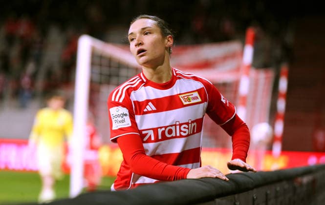 Sophie Weidauer disappointed after missed goal chance Disappointment Sport Football Soccer Women Womens Bundesliga 13 Matchday Season 2025 2026 15 12 2025 1 FC Union Berlin vs SG Eintracht Frankfurt SGE DFL regulations prohibit any use of photographs as image sequences and or quasi video