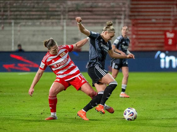 Soccer, Women, Season 2025 2026, Google Pixel Women Bundesliga 13 Matchday , 1 FC Union Berlin Eintracht Frankfurt, v l Dina Orschmann 1 Women 1 FC Union , Pia Sophie Wolter Eintracht Frankfurt , 15 12 2025, Copyright: xMatthiasxKochx