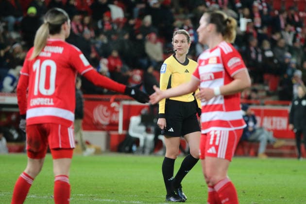 15 12 2025 Soccer Women 2025 2026 Google Pixel Women Bundesliga 13 Matchday 1 FC Union Berlin SG Eintracht Frankfurt Stadion an der alten Försterei Berlin Miriam Schwermer Referee Berlin Berlin Germany