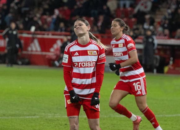 Soccer, Women, Season 2025 2026, Google Pixel Women Bundesliga 13 Matchday , 1 FC Union Berlin Eintracht Frankfurt, Eileen Campbell 1 Women 1 FC Union failed to hit the post with a penalty, at the back Marina Georgieva 1 Women 1 FC Union , 15 12 2025, Copyright: xMatthiasxKochx