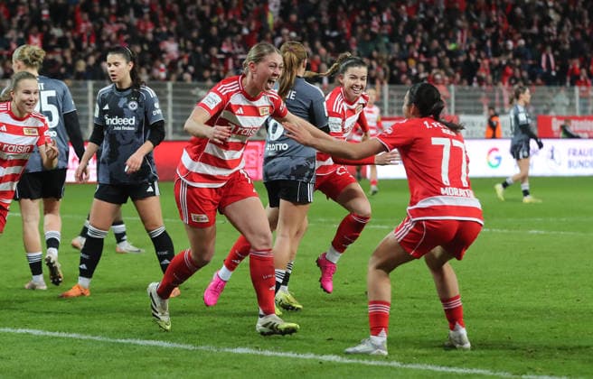 Samantha Steuerwald celebrates after equalizing 1 1 with Athanasia Moraitou Joy Emotion Cheers Sport Football Soccer Women Womens Bundesliga 13 Matchday Season 2025 2026 15 12 2025 1 FC Union Berlin vs SG Eintracht Frankfurt SGE DFL regulations prohibit any use of photographs as image sequences and or quasi video