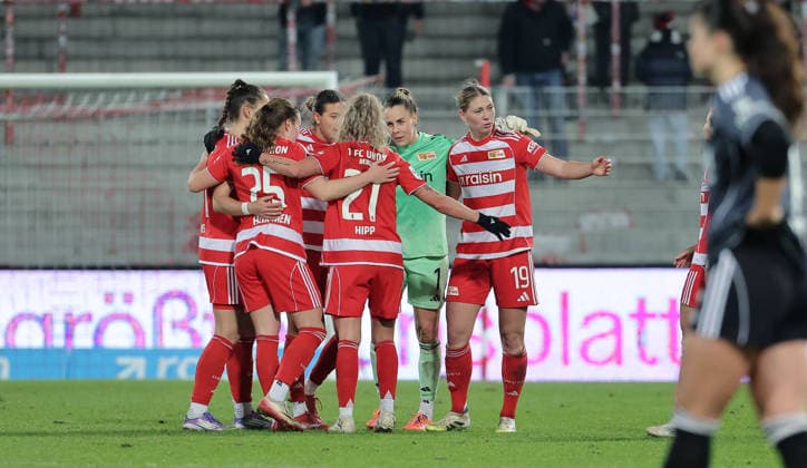 Union team cheers after the end of the match joy emotion jubilation sport soccer soccer women women Bundesliga 13 matchday season 2025 2026 15 12 2025 1 FC Union Berlin vs SG Eintracht Frankfurt SGE DFL regulations prohibit any use of photographs as image sequences and or quasi video