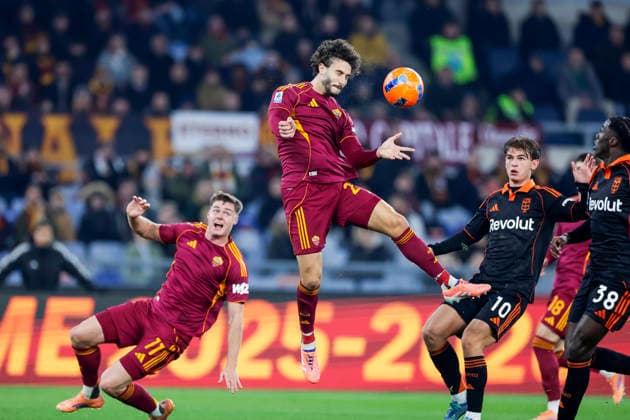 Italy: Serie a football match AS Roma vs Como Roma™s Spanish defender Mario Hermoso controls the ball during the Serie A football match between AS Roma vs Como at the Olimpico Stadium in Rome on December 15, 2025. _BPH8362_1 Copyright: xAntonioxBalascox