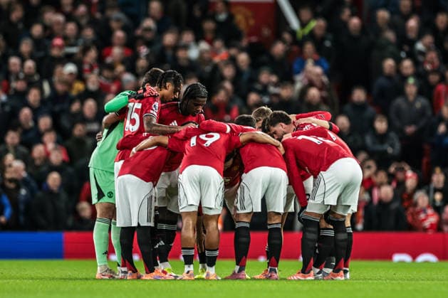 Premier League Manchester United, ManU v Bournemouth Manchester United have a team huddle before the game during the Premier League match Manchester United vs Bournemouth at Old Trafford, Manchester, United Kingdom, 15th December 2025 (Photo by Mark Cosgrove News Images) Manchester Old Trafford Greater Manchester United Kingdom Copyright: xMarkxCosgrove NewsxImagesx