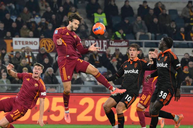 Roma™s Mario Hermoso during the Serie A Enilive soccer match between AS Roma and Como 1907 at the Rome s Olympic stadium, Italy - Monday, December 15, 2025. - Soccer.  Copyright: xFabrizioxCorradetti LaPressex
