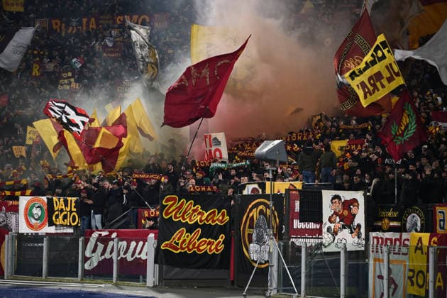 Supporters of A.S. Roma the 15th day of the Serie A Championship between A.S. Roma and Como 1907 at the Olympic Stadium on December 15, 2025 in Rome, Italy.  Copyright: xDomenicoxCippitelli IPAxSportx xipa-agency.netx xx IPA_69194424 IPA_Agency_IPA69194424