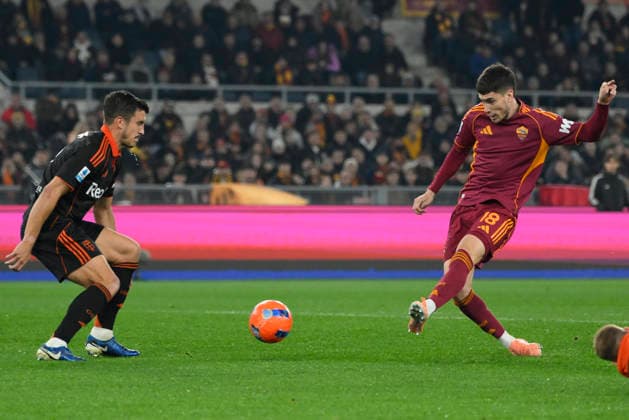 Roma™s Matias Soule during the Serie A Enilive soccer match between AS Roma and Como 1907 at the Rome s Olympic stadium, Italy - Monday, December 15, 2025. - Soccer.  Copyright: xFabrizioxCorradetti LaPressex