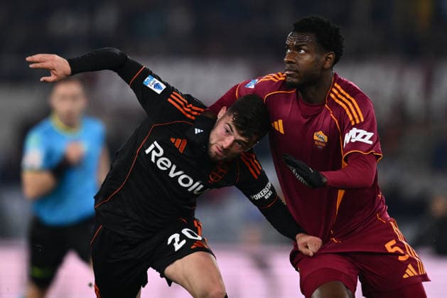 AS Roma v Como 1907 - Serie A Martin Baturina of Como 1907 and Evan N Dicka of A.S. Roma are in action during the 15th day of the Serie A Championship between A.S. Roma and Como 1907 at the Olympic Stadium in Rome, Italy, on December 15, 2025. Rome Italy Italy  Copyright: xDomenicoxCippitellix originalFilename:cippitelli-asromaco251215_npGBW.jpg