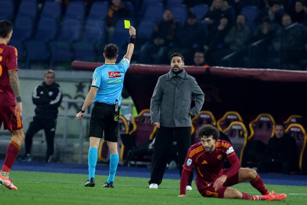 Football: Serie A Enilive 2025-2026 match AS Roma and Como 1907 Rome, Italy - December 14, 2025: Referee Ermanno Feliciani show yellow card for Cesc FÃ bregas coach manager of Como during the Serie A Enilive 2025-2026 football match between AS Roma and Como 1907 at Olympic Stadium. rome olympic stadium italy italy Copyright: xmarcoxiacobucci