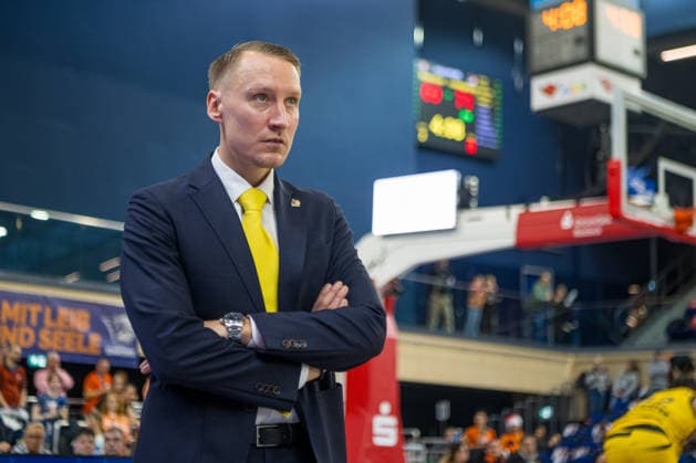 Rostock, Germany 15 December 2025 1 BBL 2025 2026 Rostock Seawolves vs MHP Riesen Ludwigsburg In the picture Head Coach Mikko Riipinen MHP Riesen Ludwigsburg Copyright: xFotostandx xVoelkerx