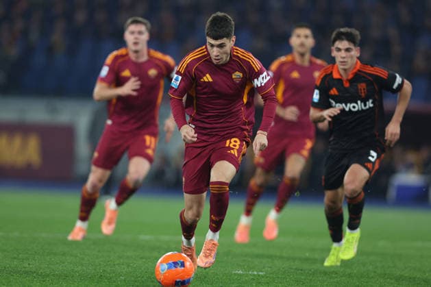 CALCIO - Serie A - AS Roma vs Como 1907 Rome, Italy - December 14, 2025: Matias Soule of Roma seen in action during the Serie A Enilive 2025-2026 football match between AS Roma and Como 1907 at Olympic Stadium. Roma Italy  Copyright: xIPAxSport ABACAx
