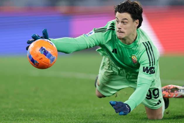 Italy: Serie a football match AS Roma vs Como Roma™s Belgian goalkeeper Mile Svilar gesticulate during the Serie A football match between AS Roma vs Como at the Olimpico Stadium in Rome on December 15, 2025. _BPH0261 Copyright: xAntonioxBalascox