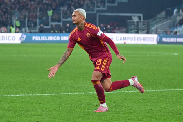 Foto IPP Roberto Ramaccia Roma 15 12 2025 Campionato di Calcio Serie A 2025 2026 Roma vs Como Nella foto Wesley of AS Roma celebrates after scoring goal 1-0 Italy Photo Press - World Copyright Roma italy Italia ITALY  Copyright: xR4924_italyphotopressx