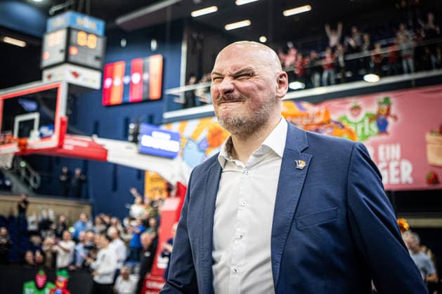 Rostock, Germany 15 December 2025 1 BBL 2025 2026 Rostock Seawolves vs MHP Riesen Ludwigsburg In the picture Przemyslaw Frasunkiewicz ROSTOCK SEAWOLVES are happy about the home win Copyright: xFotostandx xVoelkerx