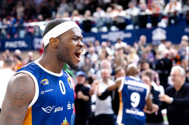 TJ Crockett Jr ROSTOCK SEAWOLVES, 00 , GER, Rostock Seawolves vs MHP Riesen Ludwigsburg, easycredit BBL, Basketball, Bundesliga, Matchday 10, Season 2025 2026, 15 12 2025 GER, Rostock Seawolves vs MHP Riesen Ludwigsburg, easycredit BBL, Basketball, Bundesliga, Matchday 10, Season 2025 2026, 15 12 2025 Rostock Copyright: xEibner-Pressefoto DenverxEhrlichx EP_DEH