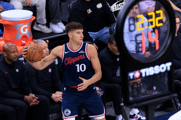 December 15, 2025, Inglewood, California, USA: Bogdan Bogdanovic 10 of the Los Angeles Clippers during their regular season NBA, Basketball Herren, USA game against the Memphis Grizzlies on Monday December 15, 2025 at Intuit Dome in Inglewood, California. ARIANA RUIZ PI Inglewood USA - ZUMAp124 20251215_zaa_p124_044 Copyright: xArianaxRuizx