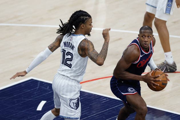 INGLEWOOD, CA - DECEMBER 15: LA Clippers guard Kris Dunn (8) makes a move on Memphis Grizzlies guard Ja Morant (12) during the Memphis Grizzlies vs LA Clippers game on December 15, 2025, at the Intuit Dome in Inglewood, CA. (Photo by Jevone Moore Icon Sportswire) NBA, Basketball Herren, USA DEC 15 Memphis Grizzlies at LA Clippers EDITORIAL USE ONLY Icon20251215017