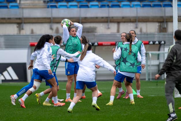 December 16, 2025, Madrid, Madrid, Spain: Real Madrid players in accion during training prior to the Women s Champions League match between REAL MADRID WOMEN and FOOTBALL CLUB TWENTE. December 16, 2025, Valdebebas, Madrid, Spain. Madrid Spain - ZUMAc312 20251216_zsp_c312_133 Copyright: xOscarxManuelxSanchezx