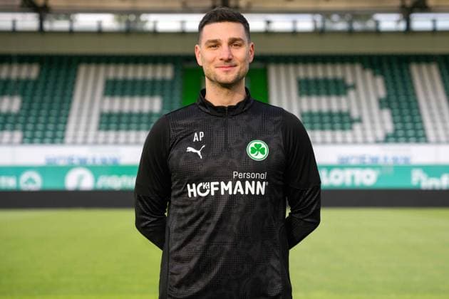 16 12 2025 SpVgg Greuther Fürth Kleeblatt Spielvereinigung 2 Soccer Bundesliga Season 2025 2026 Photo appointment Portrait appointment Presentation Press appointment Single photo Single photo Portrait Portrait Headshot Aleksandro Petrovic Co Coach SpVgg Greuther Fürth