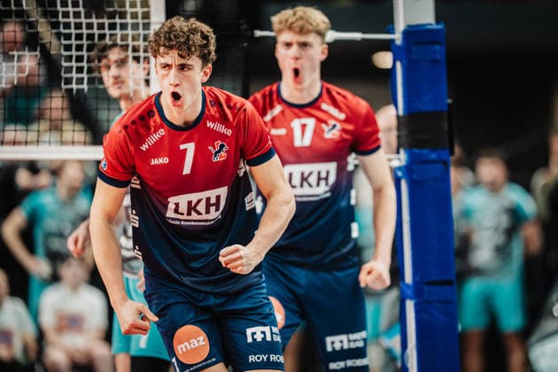 Volleyball Men Season 2025 2026 1 Volleyball Bundesliga Men DVV Cup Semi-Final SVG Lüneburg vs SWD powervolleys Düren 16 12 2025 Cheering for Lüneburg f l Joscha Kunstmann 7, SVG Lüneburg and Axel Valentin Enlund 17, SVG Lüneburg Lüneburg LKH Arena Niedersachsen Germany