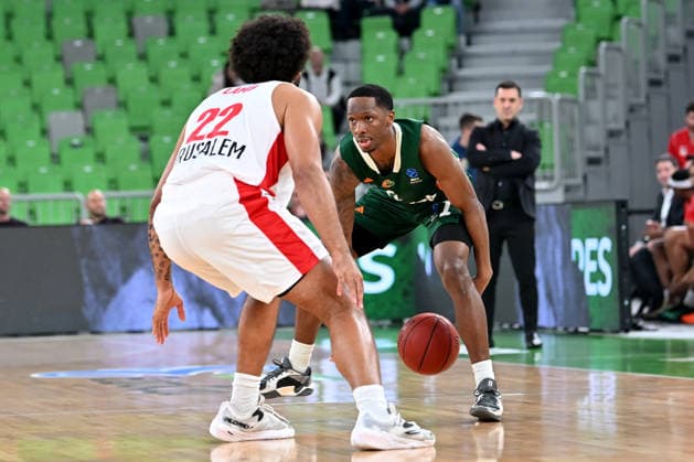 Ljubljana, Slovenia, December 16 2025, Umoja Gibson of Cedevita Olimpija (R) in action against Anthony Lamb of Hapoel Midtown Jerusalem (L) during the BKT EuroCup basketball match between Cedevita Olimpija (Slovenia) and Hapoel Midtown Jerusalem (Israel) at Arena Stozice, Ljubljana, Slovenia. (Photo by Igor Kupljenik Sports Press Photo) Copyright: xIgorxKupljenikx xSPPx Sportspressphoto_SPR74662