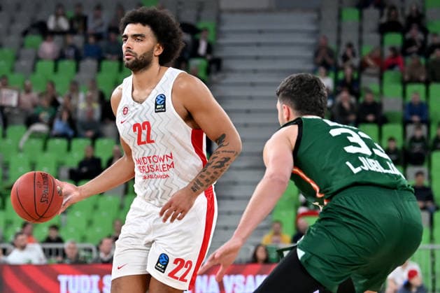 Ljubljana, Slovenia, December 16 2025, Anthony Lamb of Hapoel Midtown Jerusalem (L) in action against Nikos Chougkaz of Cedevita Olimpija (R) during the BKT EuroCup basketball match between Cedevita Olimpija (Slovenia) and Hapoel Midtown Jerusalem (Israel) at Arena Stozice, Ljubljana, Slovenia. (Photo by Igor Kupljenik Sports Press Photo) Copyright: xIgorxKupljenikx xSPPx Sportspressphoto_SPR74673