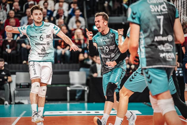 Volleyball Men Season 2025 2026 1 Volleyball Bundesliga Men DVV Cup Semi-Final SVG Lüneburg vs SWD powervolleys Düren 16 12 2025 Jubel Düren v l Troy Gooch 6, SWD powervolleys Düren , Ryan Poole 19, SWD powervolleys Düren Lüneburg LKH Arena Niedersachsen Germany