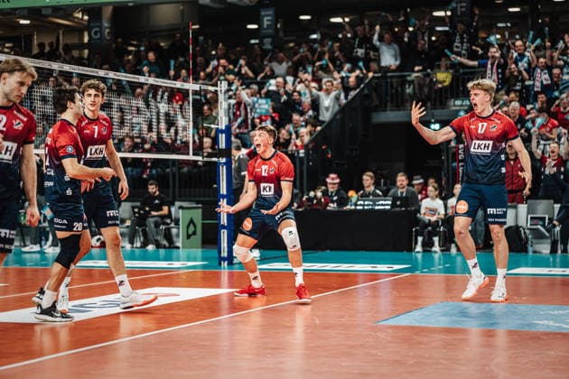Volleyball Men Season 2025 2026 1 Volleyball Bundesliga Men DVV Cup Semi-Final SVG Lüneburg vs SWD powervolleys Düren 16 12 2025 Cheering for Lüneburg f l Daniel Gruvaeus 2, SVG Lüneburg , Ethan Champlin 20, SVG Lüneburg , Joscha Kunstmann 7, SVG Lüneburg , Santeri Välimaa 12, SVG Lüneburg and Axel Valentin Enlund 17, SVG Lüneburg Lüneburg LKH Arena Niedersachsen Germany