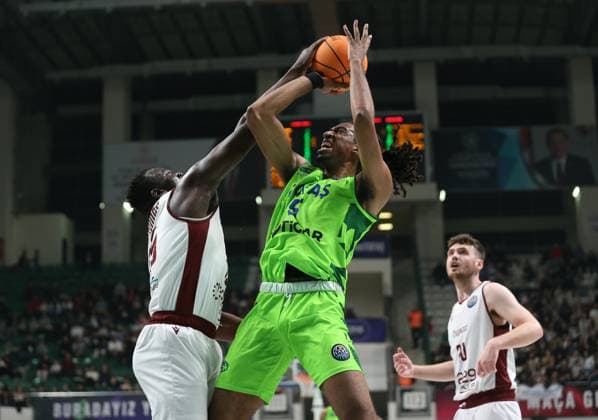 TOFAS v Trapani Shark - Basketball Champions League BURSA, TURKIYE - DECEMBER 16: Whaley (R) of TOFAS in action against Sanogo (L) of Trapani Shark during Basketball Champions League Group D week 6 match between TOFAS and Trapani Shark at Tofas Sports Hall in Bursa, Turkiye on December 16, 2025. Fatih Capkin Anadolu Bursa Turkey. Editorial use only. Please get in touch for any other usage.  Copyright: x2025xAnadoluxFatihxCapkinx