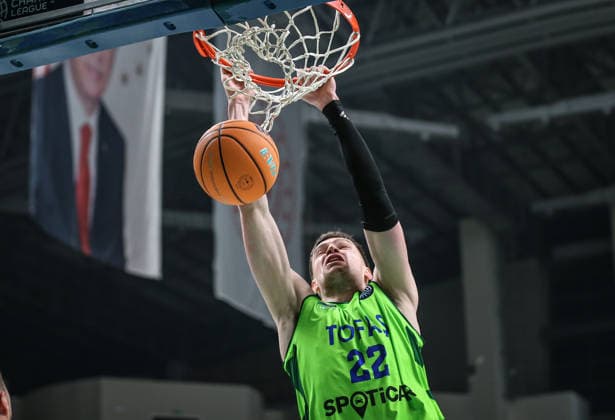 TOFAS v Trapani Shark - Basketball Champions League BURSA, TURKIYE - DECEMBER 16: Blazevic (22) of TOFAS in action during Basketball Champions League Group D week 6 match between TOFAS and Trapani Shark at Tofas Sports Hall in Bursa, Turkiye on December 16, 2025. Fatih Capkin Anadolu Bursa Turkey. Editorial use only. Please get in touch for any other usage.  Copyright: x2025xAnadoluxFatihxCapkinx