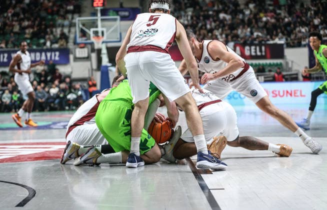 TOFAS v Trapani Shark - Basketball Champions League BURSA, TURKIYE - DECEMBER 16 Players in action during Basketball Champions League Group D week 6 match between TOFAS and Trapani Shark at Tofas Sports Hall in Bursa, Turkiye on December 16, 2025. Fatih Capkin Anadolu Bursa Turkey. Editorial use only. Please get in touch for any other usage.  Copyright: x2025xAnadoluxFatihxCapkinx