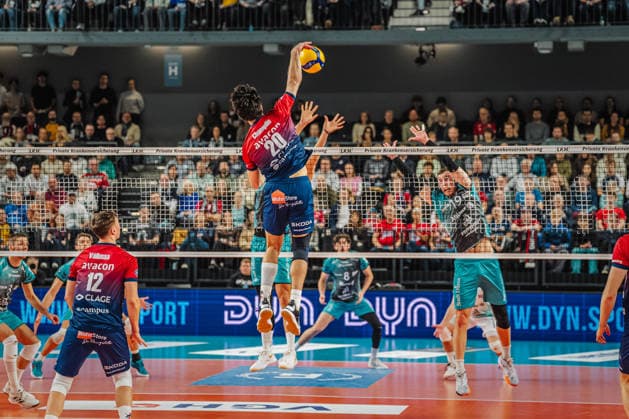 Volleyball mens season 2025 2026 Zoi DVV Cup semi-final SVG Lüneburg vs SWD powervolleys Düren 16 12 2025 Ethan Champlin 20 SVG Lüneburg attacks the ball across the backfield
