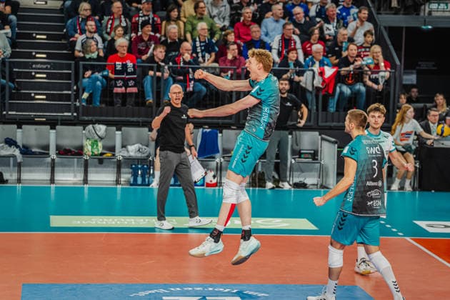 Volleyball mens season 2025 2026 Zoi DVV Cup semi-final SVG Lüneburg vs SWD powervolleys Düren 16 12 2025 Siebe Korenblek 12 SWD powervolleys Düren jubilant