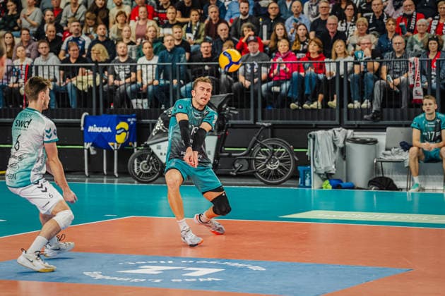 Volleyball mens season 2025 2026 Zoi DVV Cup semi-final SVG Lüneburg vs SWD powervolleys Düren 16 12 2025 Ryan Poole 19 SWD powervolleys Düren receiving the ball